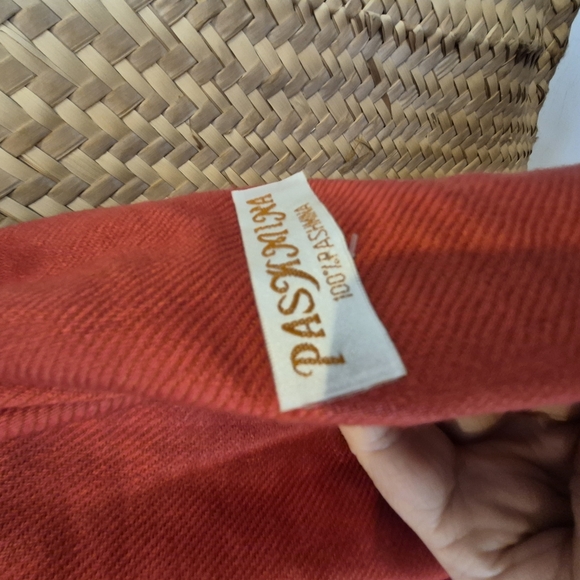 Elegant Tan Woven Bag with Red Scarf - Picture 3 of 5